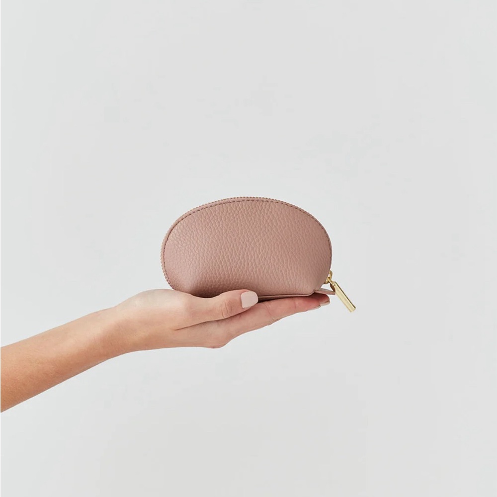 Cuyana Mini Travel Case Soft Rose - Picture 8 of 9